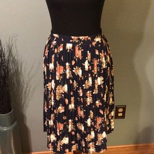 Floral pleated skirt